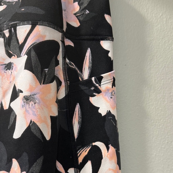 Victoria's Secret Black Leggings with Light Pink Floral Print - Picture 8 of 9